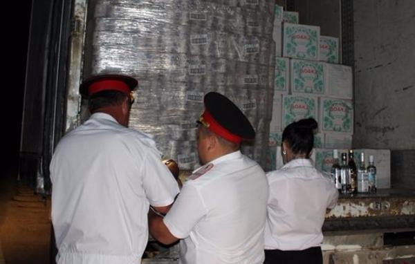 На Кубани обнаружили 20 тысяч бутылок с алкоголем, спрятанных за туалетной бумагой