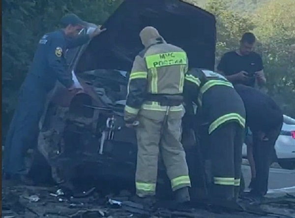 В Краснодарском крае в столкновении Porsche и Kia погиб мужчина и пострадал ребёнок