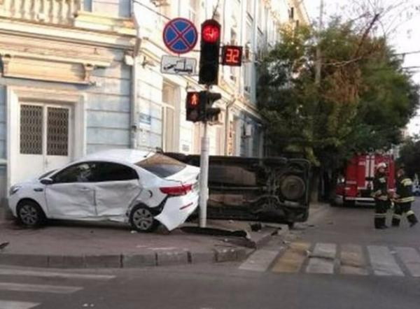 Две иномарки столкнулись в центре Краснодара
