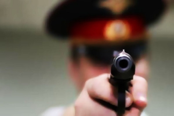 В Краснодаре полицейский стрелял в иномарку