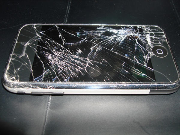 В Краснодаре жена разбила мужу дорогой мобильный телефон