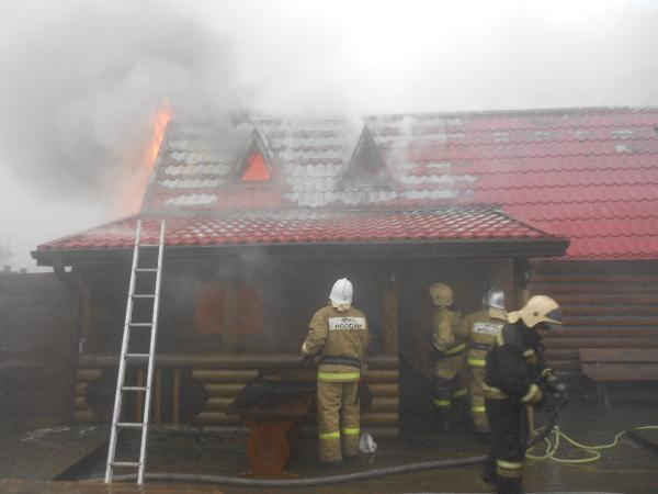 «Попарились с огоньком»: в Новороссийске сгорела баня на дровах