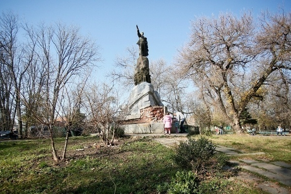 Площадь Вишняковского сквера в Краснодаре увеличат на гектар