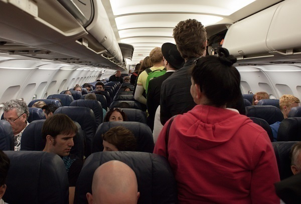 В Сочи 25-летний парень обматерил пассажиров на борту самолета