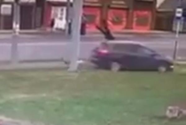 Водителя, сбившего на тротуаре женщину с семьей в Краснодаре, так и не наказали