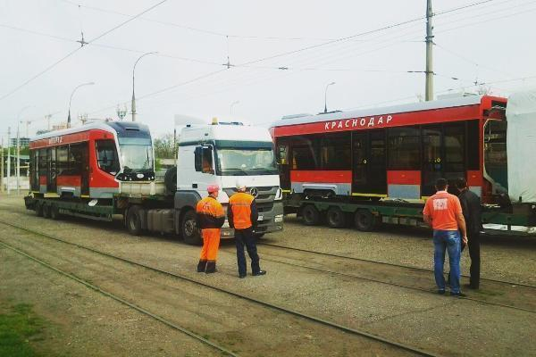 В Краснодар прибыл трехсекционный трамвай