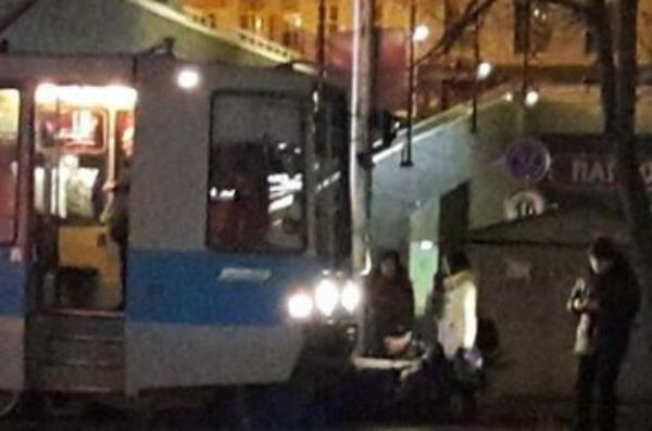В Краснодаре пешеход в наушниках угодил под трамвай