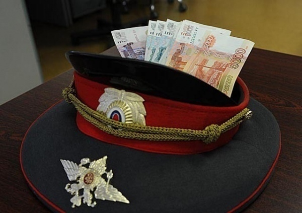 Полицейский-взяточник сядет на 4 года и заплатит штраф 1,5 млн рублей