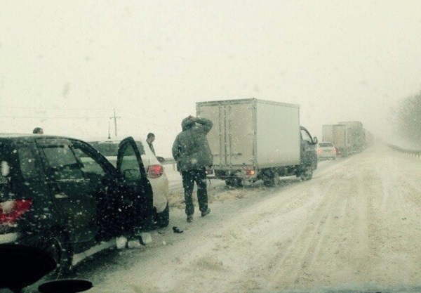 В Краснодаре из-за снегопада произошло более 100 аварий