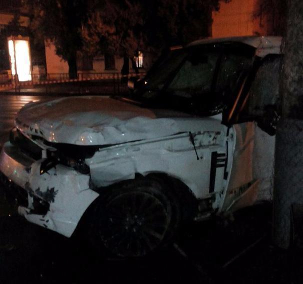 Водитель «Лэнд Ровера», пронесшийся на красный, скрылся с места смертельной аварии в Краснодаре