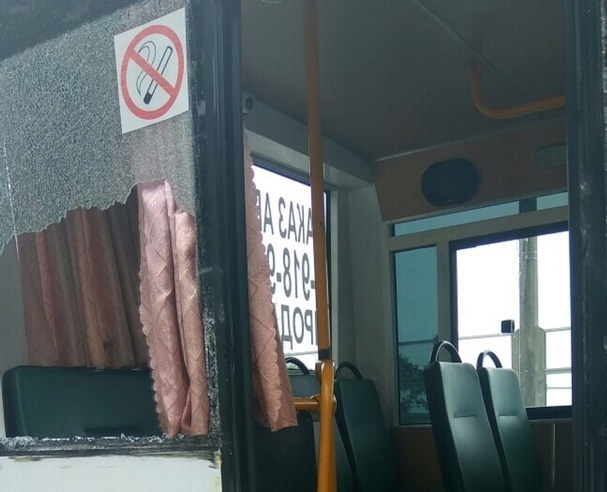 Изрезало лицо пассажирке автобуса в ДТП в Сочи