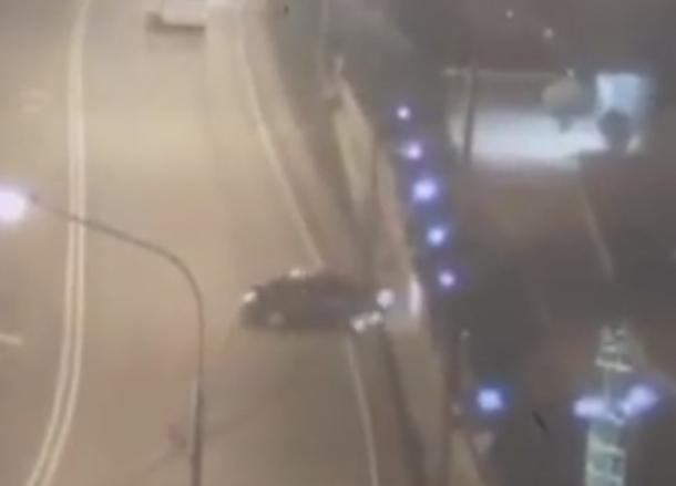 Появилась видеозапись смертельного ДТП в Сочи: водитель врезался в столб