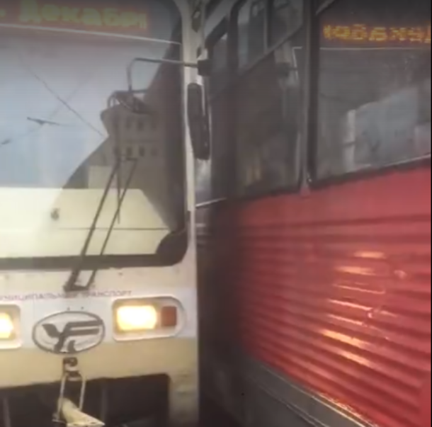 Два трамвая чуть не столкнулись в Краснодаре