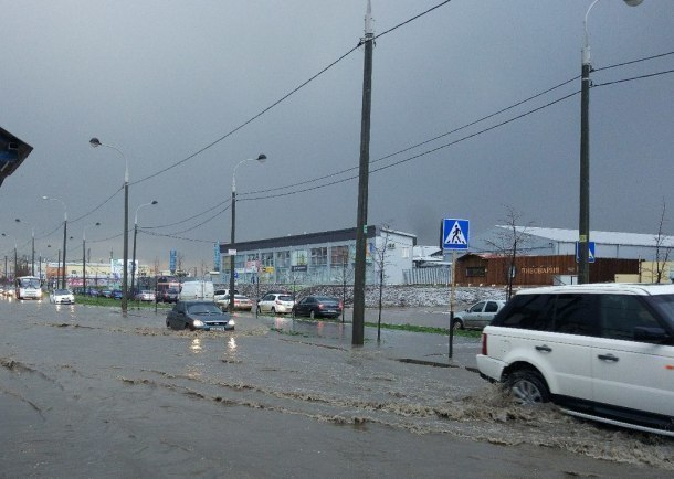 «Краснодар плывет», - город затопило после прошедшего дождя