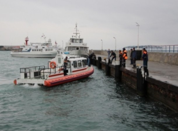 Спасатели возобновили поиски пропавших новороссийских моряков