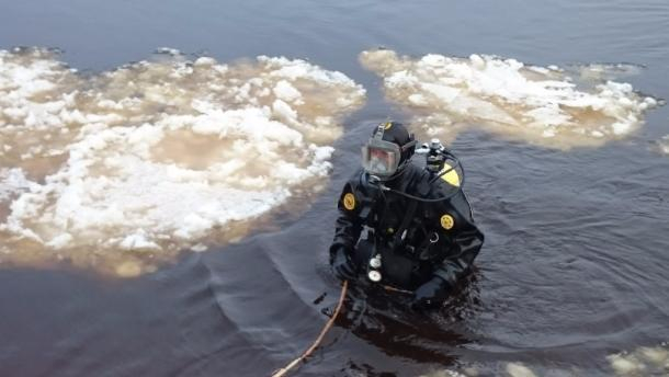 Водолазы нашли тело утонувшего два дня назад мужчины в Ленинградском районе