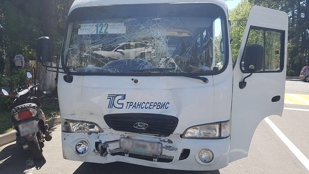 Пятеро детей пострадали в столкновении автобусов в Сочи