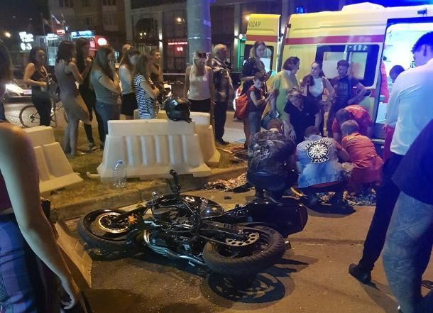 «Кто прав, кто виноват»: в ДТП с иномаркой в Краснодаре пострадал водитель мотоцикла