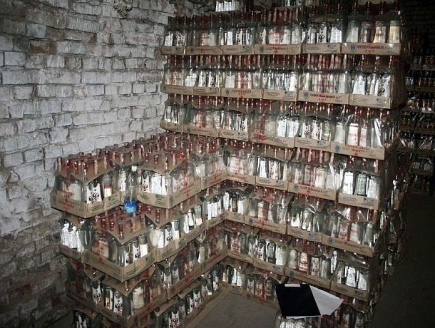 У жителя Динского района нашли около 6 тыс. литров элитного алкоголя без маркировки