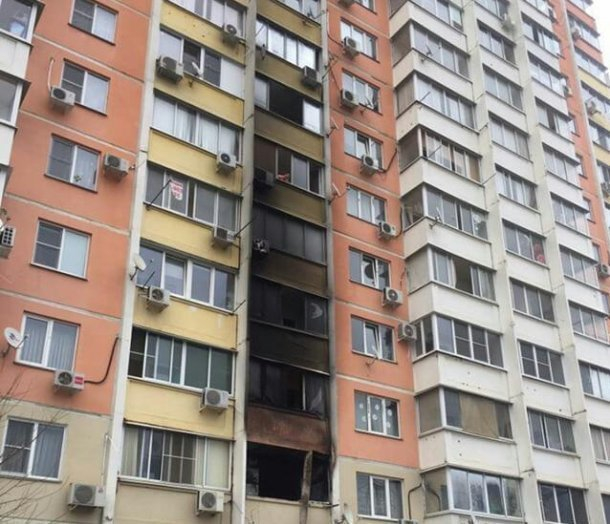 Из-за пожара в краснодарской многоэтажке эвакуировали более 30 человек