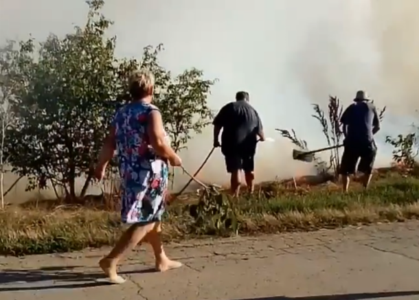 Жители Новотаманского сельского поселения сами тушили пожар после вспыхнувшего трансформатора