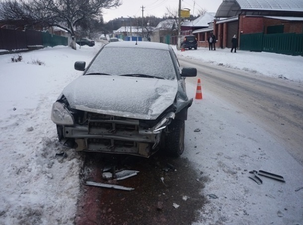 В Кропоткине после столкновения трех машин пострадала девушка