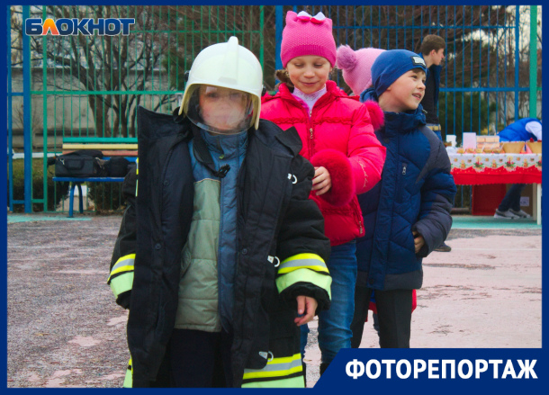 Новый год без огня: пожарные Краснодара провели мастер-класс для подопечных детдома