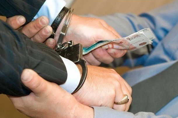 Высокопоставленный таможенник задержан при получении двух млн рублей в Краснодарском крае