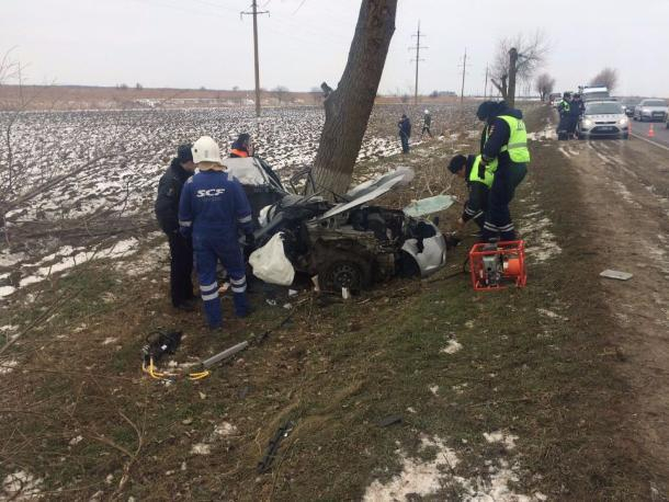 Водитель не справился с управлением и погиб в Славянском районе: он врезался в дерево