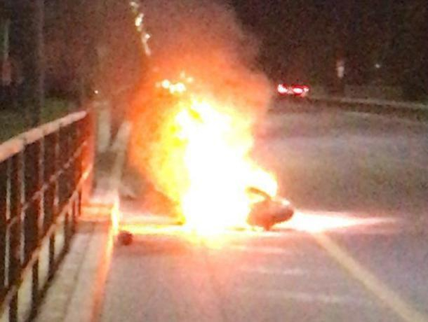 Ночью на Ростовском шоссе в Краснодаре сгорел мотоцикл