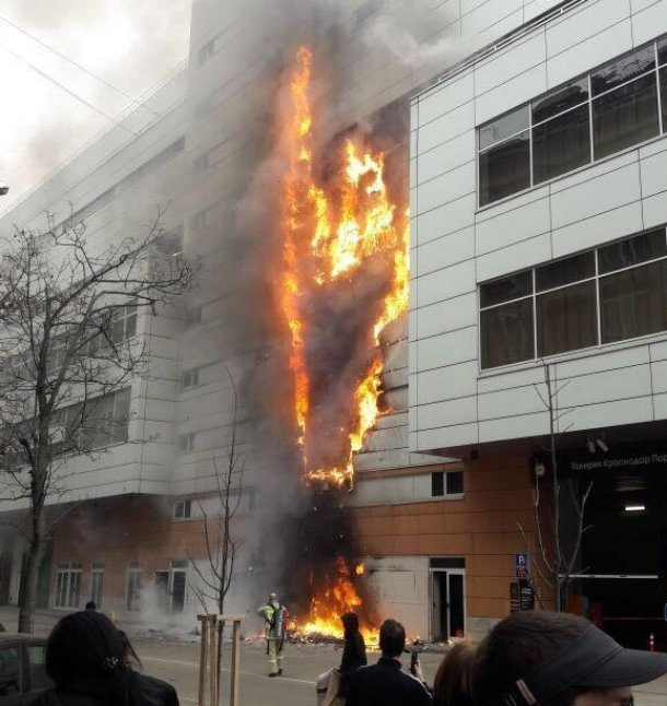 В ТРЦ «Галерея Краснодар» вспыхнул пожар
