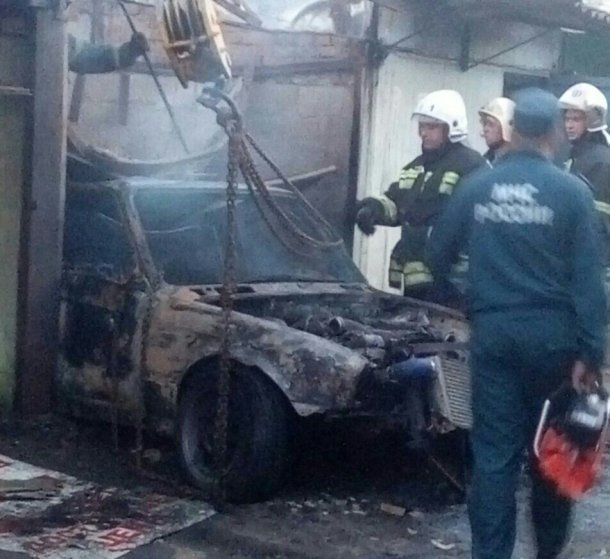 В Краснодаре в своем гараже сгорел дорогостоящий автомобиль