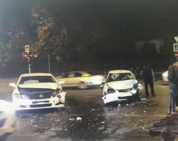 В центре Краснодара водитель устроил массовую аварию