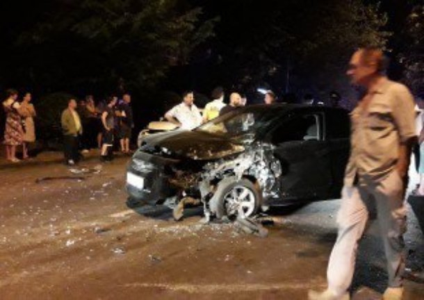 Водитель в Сочи протаранил две машины, убегая от полицейских