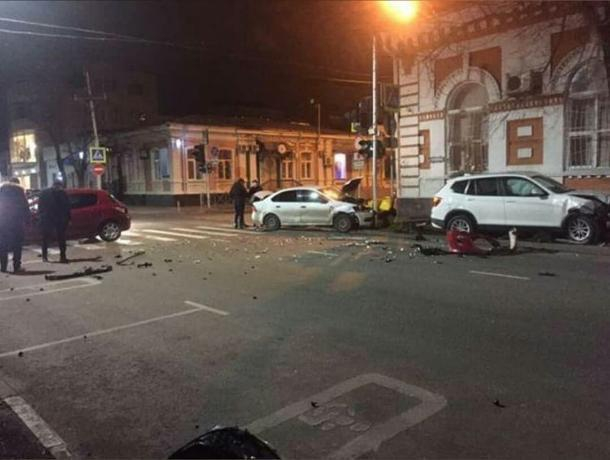 Три машины пострадало в ночном ДТП в Краснодаре