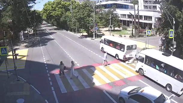 Появилось видео столкновения автобусов с 12 пострадавшими в Сочи