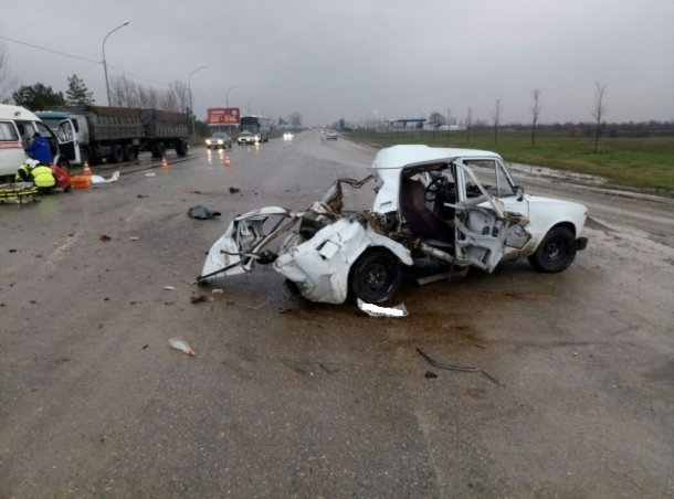 Водитель устроил дрифт на мокрой дороге, что привело к ДТП в Крымске