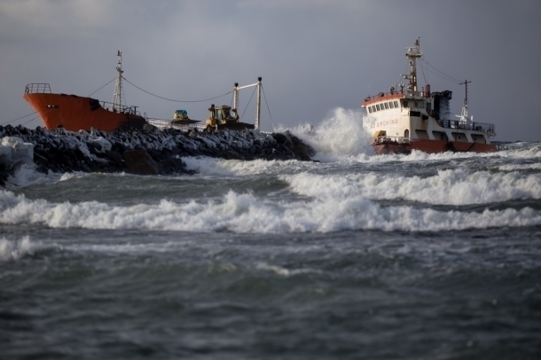 Крым борется против разлива топлива затонувшего на Кубани сухогруза