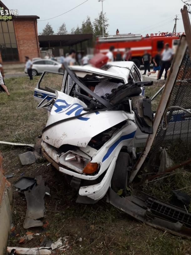 В Адыгейске автомобиль полиции во время ДТП чуть не сложился пополам
