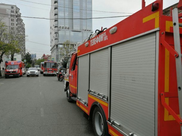 Из горевшего дома на Димитрова в Краснодаре эвакуировали 12 человек