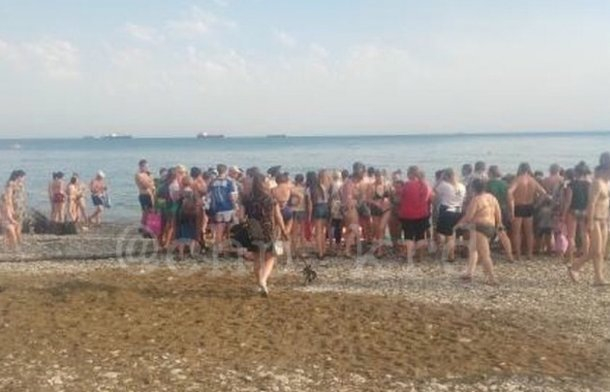 Стали известны подробности попадания молнии в мужчину во время купания в Черном море