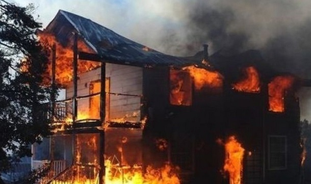 Жительница Кубани со злости сожгла дом с друзьями, убив двоих человек