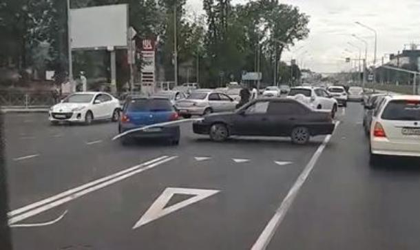 «Опять ДТП на Новороссийской и Селезнева»: краснодарцы просят установить светофор