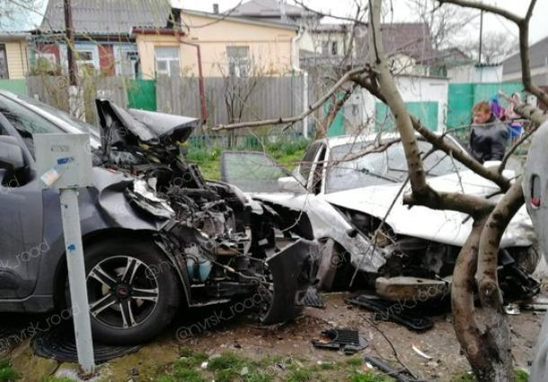 «Замес нехилый»: автоледи на «БМВ» устроила массовую аварию в Новороссийске