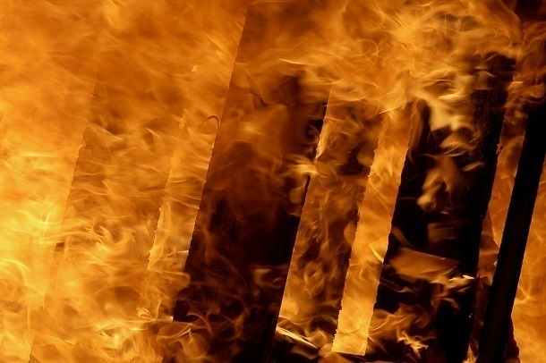 Женщина и ребенок сгорели в пожаре под Краснодаром