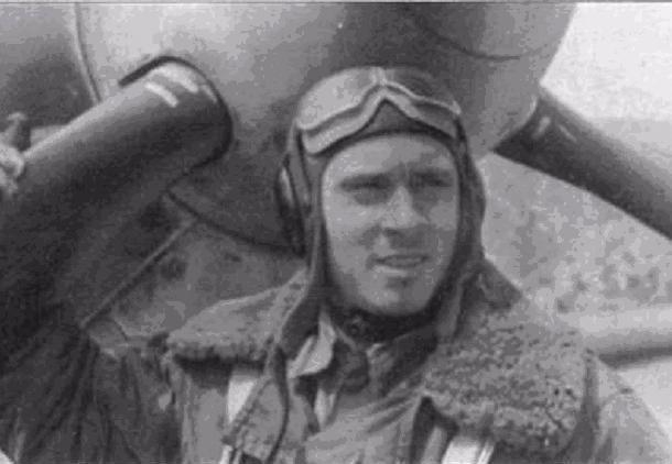 На месте захоронения летчика-героя Федора Свеженцева установили памятную табличку