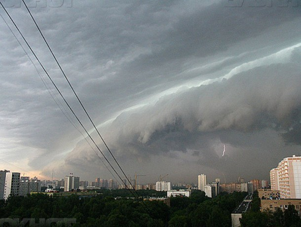 На Краснодар надвигается шторм с градом, ливнями и ураганным ветром
