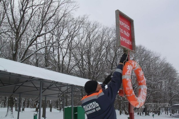 Спасатели нашли тело второго ребенка, провалившегося под лед на Кубани