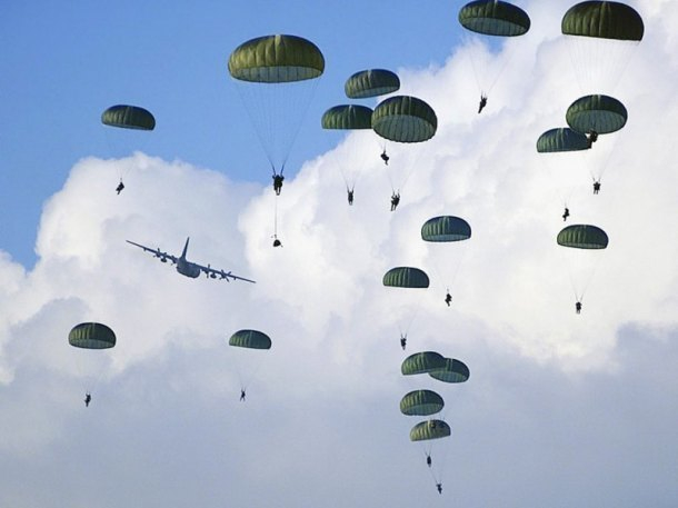 На Кубани не могут найти трех десантников, исчезнувших после прыжка с парашютом