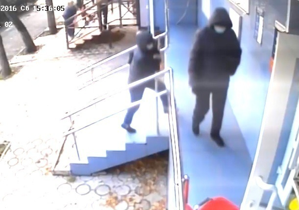 Двое мужчин в Краснодаре попытались ограбить банк, но случайно сами включили сигнализацию